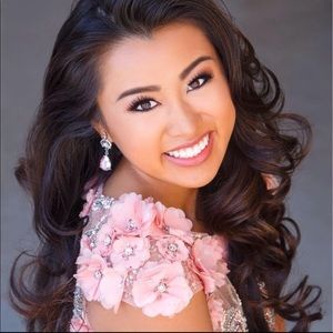 Meet your Posher, Elana